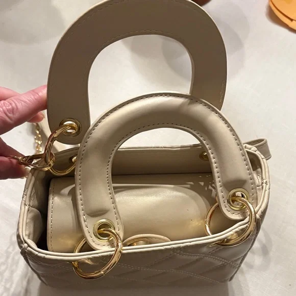 Elegant Cream Quilted Mini Bag with Gold Chain EUC - Picture 2 of 7